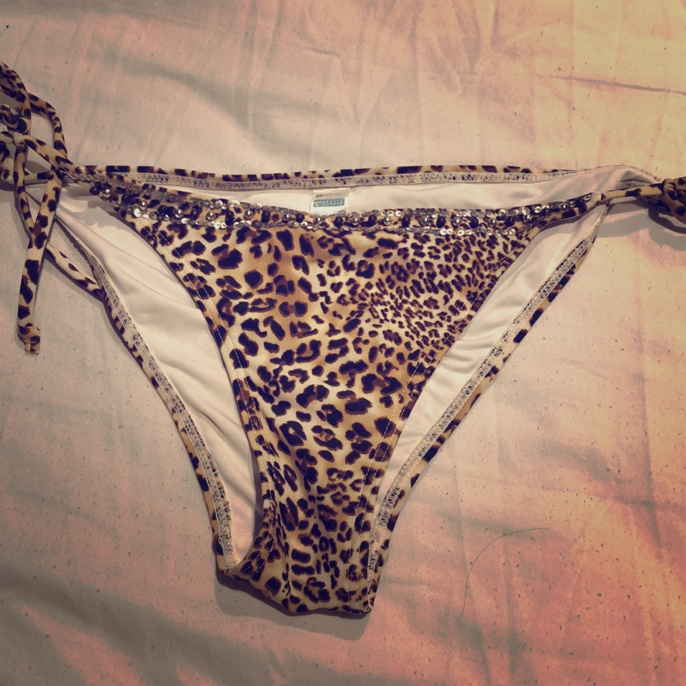 🌟 New Yorker bikini bottoms, size medium.